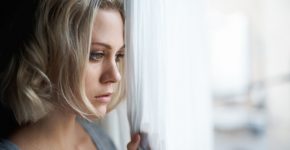 Неправда, что любящий Вас человек не может Вас покинуть!