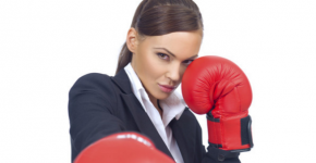 Женщина в отношениях не должна быть в трусах и боксерских перчатках