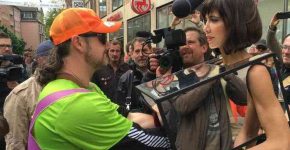 Эта женщина позволила людям трогать свое влагалище в общественном месте