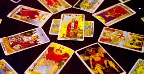 Какая судьбоносная Таро карта дня, на сегодня 24 день ноября, когда Луна в Знаке Водолея