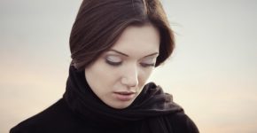 Когда вы разрешаете себе то, что заслуживаете, вы притягиваете то, что вам действительно нужно.