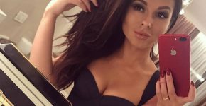 Беременная Нюша не побоялась прийти в смелом наряде на премию RU.TV — фото