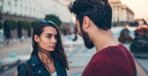 Твоя интуиция права: он врет, и вот 7 способов понять это